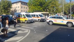 Paura a Livorno, scontro tra due scooter: conducenti sbalzate a decine di metri