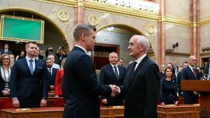 Novi predsednik Mađarske Andraš Baka već sada popularniji nego što je njegov prethodnik Tamaš Šuljok ikada bio: Šta je sve pokazalo istraživanje?
