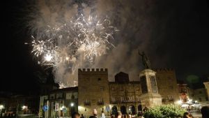 Los Fuegos deslumbran Gijón con su ritmo, colorido y su magia