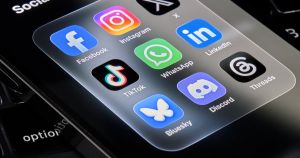 Un peuple sans filtre : le vrai vertige démocratique des réseaux sociaux