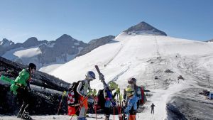 Il forte caldo arriva fin sullo Stelvio: stop allo sci estivo, il manto nevoso non si consolida
