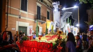 Dolcione, un dolce tuffo nella storia. I bignè celebrano la Costituzione
