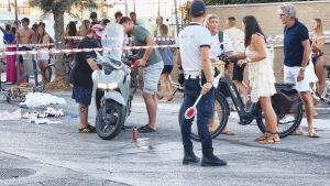 Ciclista travolto da uno scooter sul lungomare