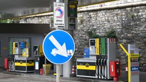 Perché il prezzo del diesel non scende insieme al taglio dell’accisa