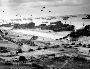 (STRAN 210) Kolumna Boštjana Narata: Pesek in morje in drugega nič. Omaha Beach skozi različne perspektive
