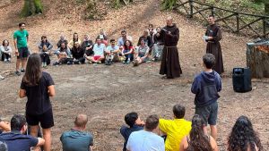 Le vacanze alternative, migliaia in ferie tra i conventi: ‘suite’ piene, sveglia all’alba e a letto presto