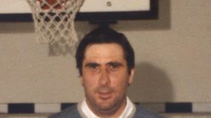 Addio a ’coach’ Gentili. Istituzione dei canestri