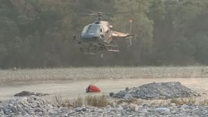 Brucia ancora la Carnia, spostato il campo base all'Amariana: in volo canadair, aerei e gli aiuti dalla Slovenia