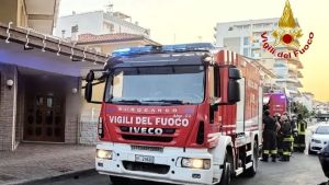 Principio d'incendio all'alba nella cucina di un ristorante a Lignano Sabbiadoro: nessun ferito