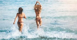 Libere natiche in libera spiaggia non nello sport