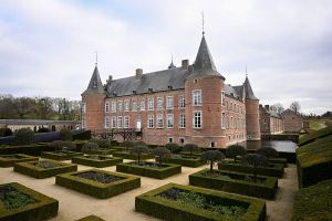 Is It Better to Be Rich in Europe or in America?