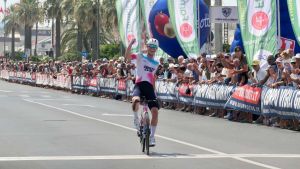 Ciclismo, Oioli si esalta e fa sua la Firenze-Viareggio 2026