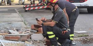 Livorno, morta nel crollo del terrazzo: sfollati tutti i 22 abitanti. «Servono ancora ulteriori verifiche»