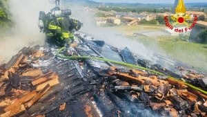 Fotovoltaico incendia il tetto di una casa a Pederobba