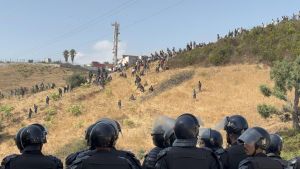 Cosa sappiamo sugli scontri tra forze dell'ordine marocchine e migranti diretti a Ceuta