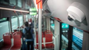 El Botón Lila del transporte público catalán activará la cámara más cercana a la usuaria para 'cazar' al agresor