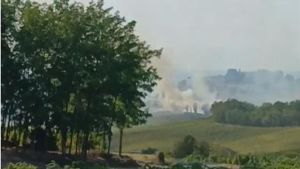 Oliva Gessi, ettari di vigneto in fiamme: fumo e aria irrespirabile fino a Casteggio
