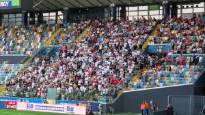 Tifosi del Padova eludono i controlli durante la partita: scontro con gli ultras dell’Udinese