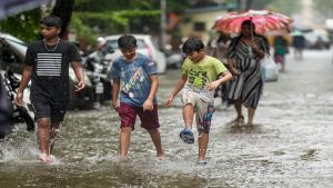 Mumbai weather today: Cloudy skies, light to moderate rain likely on Sunday | Check full forecast