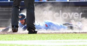 Blue Jays insert themselves into wild-card logjam with second straight win over the Yankees