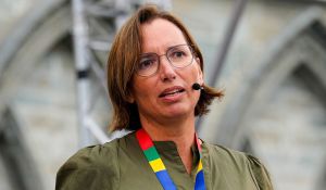 Svarer på kritikken