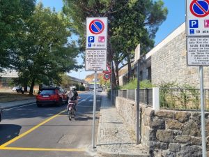 Ivrea, via Di Vittorio: 15 stalli in più e parcheggi di cortesia per il nido