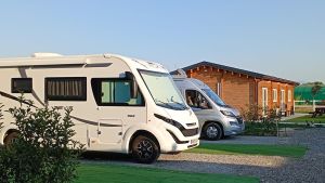 Invasione di camper a Voghera: boom di turisti in Oltrepo, ma i posti non bastano