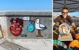 Arte per l’ambiente: a Livorno c’è il gabbiano che bacchetta gli incivili