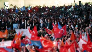 AK Parti'ye doğru giderken Türkiye