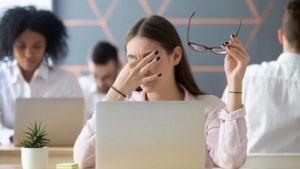 From study desks to office desks: Expert explains why eye strain doesn’t end after college