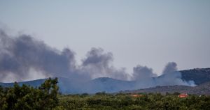Uhićene četiri osobe zbog sumnje da su izazvale požare: Policija ih presrela nakon dojave građana