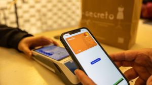 Bizum Pay llega a 1,6 millones de terminales, pero tropieza en las tiendas: “No tenemos fecha prevista”