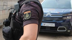 Apuñala por la espalda a su pareja en plena calle en Gijón