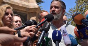 Abascal agita la conspiración de que Sánchez quiere 