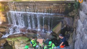 Donna precipita dalla cascata, recuperata dal cielo dai soccorritori. E’ in gravissime condizioni