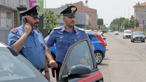 “Un uomo si è buttato dal quinto piano”. Lo scherzo di Ferragosto gli costa una denuncia per procurato allarme