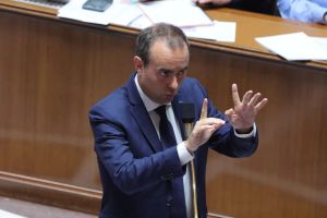 Face à la sécheresse, les promesses creuses de Sébastien Lecornu aux agriculteurs