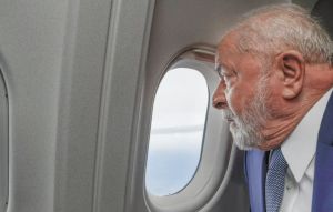 Quem gastou mais com viagens em ano eleitoral: Lula ou Bolsonaro?