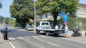 Incidente a Casatenovo, perde il controllo della moto e cade: gravissimo 23enne brianzolo