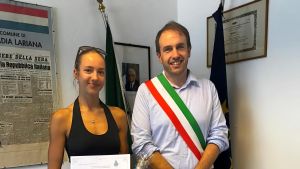 Alicja salva due giovani nel lago di Como ad Abbadia: “Ho fatto ciò che era giusto”. Il sindaco: “Non ha esitato un secondo”