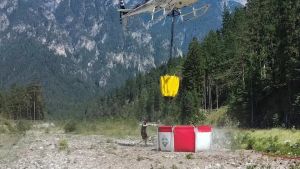 Col dell’Agnel in fiamme: oltre 400 lanci d’acqua per spegnere l’incendio