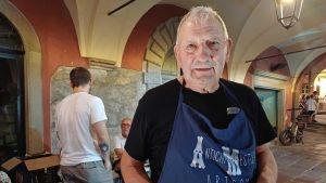 Artogne, l’impagliatura arte senza tempo: così le foglie di granturco diventano ancora sedie e borse