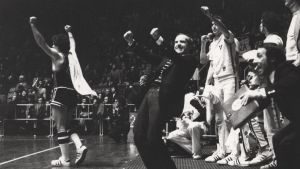 Il docufilm per i 90 anni del leggendario coach arriva anche in provincia. Una storia da non perdere. Peterson, numero uno in pellicola. A settembre a San Pietro in Casale