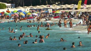 Portonovo è una baraonda: 