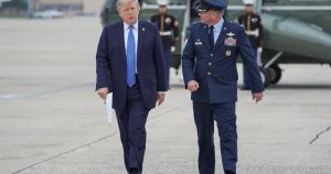 Prizor Trumpa u dostavnom kamionu pokazuje koliko je rat s Iranom osoban