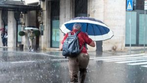 Campania, allerta meteo di colore Giallo per rovesci e temporali fino alle 14 di martedì