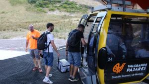 Ocho minutos de trayecto para subir a esquiar, cinco para ir a ver el eclipse: el sector de la nieve pide al Principado que aclare a qué velocidad puede funcionar la telecabina de Pajares
