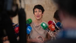El Gobierno corrige a la ministra de Sanidad y refuerza la atención a los migrantes en colaboración con Ceuta