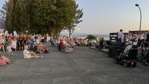Zwischen Bodensee, Sonnenuntergang und „Bella Ciao“: Bei diesem Konzert wird nicht nur gelauscht