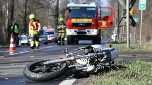 Tödlicher Unfall auf der Kreisstraße: Motorradfahrer (29) stirbt nach Überholmanöver